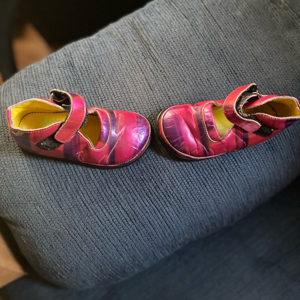 European Children’s Shoes - Picture 3 of 4